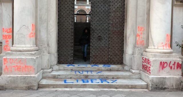 bucci toti scritte anarchici