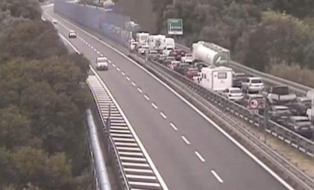 Situazione autostrade: incidenti in A12 e A10, code e rallentamenti Situazione autostrade: incidenti in A12 e A10, code e rallentamenti