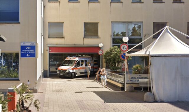 Auto cappotta in via Enrico Melen a Genova: uomo grave all’ospedale Villa Scassi