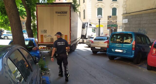 traffico tir lituano carignano