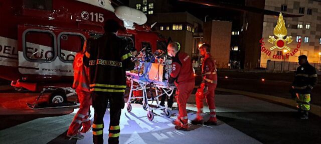 Gaslini e Vigili del Fuoco salvano neonata con insufficienza respiratoria