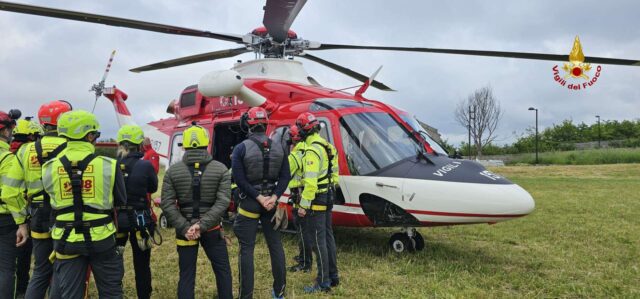 Addestramento dei VVF con l’elicottero e il 118 Addestramento dei VVF con l’elicottero e il 118
