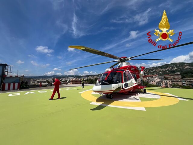 Lavagna, auto in mare in porto: gravi madre e bimbo