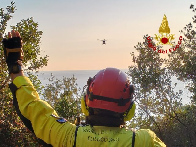 I VVF e Soccorso Alpino salvano escursionista tra Vernazza e Corniglia I VVF e Soccorso Alpino salvano escursionista tra Vernazza e Corniglia