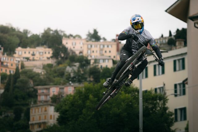 Genova capitale europea dell’urban downhill: Red Bull Cerro Abajo