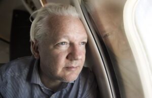 Assange è libero, torna in Australia dopo 5 anni di prigione in UK Assange è libero, torna in Australia dopo 5 anni di prigione in UK
