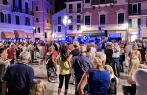 Estate a Varazze, serate di ballo in piazza Nello Bovani