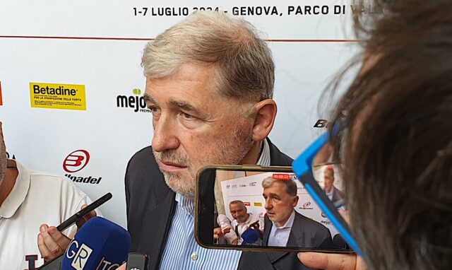 Il sindaco di Genova Bucci dimesso dal Galliera