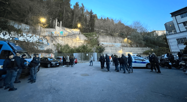 ostello migranti gioventù polizia oregina