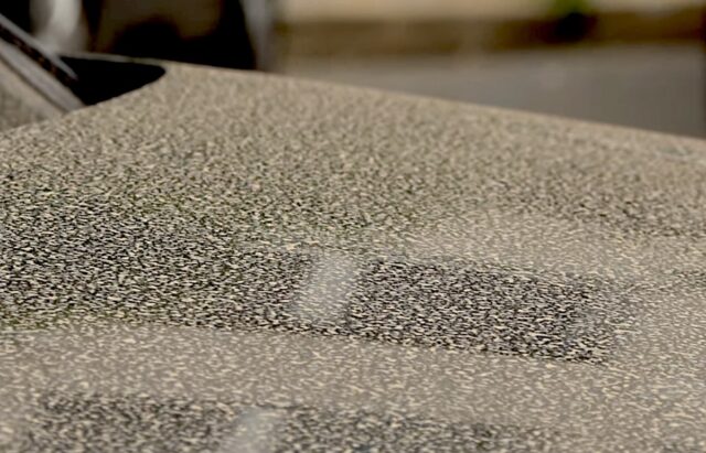 Cielo nuvoloso e qualche fenomeno temporalesco carico di sabbia Cielo nuvoloso e qualche fenomeno temporalesco carico di sabbia