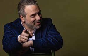 Arenzano ride con Enzo Paci: il 31 maggio gran finale di stagione al Sipario Strappato Al Porto Antico di Genova il nuovo spettacolo scritto da Enzo Paci