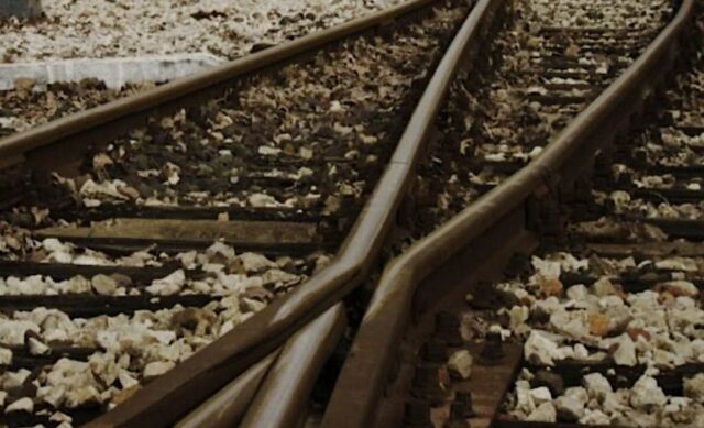 Un giovane muore travolto da un treno merci a Pieve Ligure Un giovane muore travolto da un treno merci a Pieve Ligure