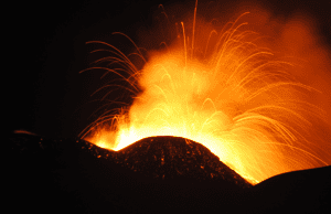 I vulcani Etna e Stromboli: piccole differenze, grandi effetti I Vulcani Etna e Stromboli: piccole differenze, grandi effetti