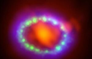 Scoperta cosmica: galassia infrarossa con un anello di Einstein Nuova scoperta cosmica: galassia infrarossa e l'anello di Einstein