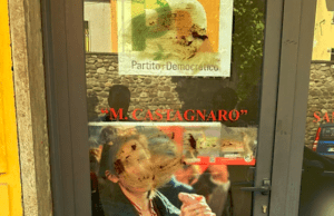 S. Stefano Magra, sede del Pd imbrattata con escrementi