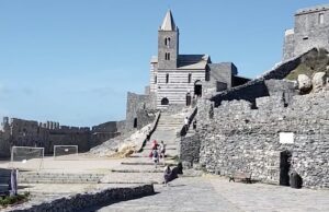 Tragedia a Portovenere: uomo cade da un muretto e muore Tragedia a Portovenere: uomo cade da un muretto e muore