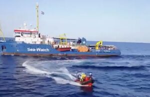 Sea Watch 5 alla Spezia con 69 migranti a bordo: avviate le operazioni di accoglienza Sea Watch 5 alla Spezia con 69 migranti a bordo: avviate le operazioni di accoglienza