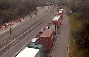 Incidente in autostrada: tamponamento tra auto, furgone e camion in A26, code fino a 7 km Incidente in autostrada: tamponamento tra auto, furgone e camion in A26, code fino a 7 km