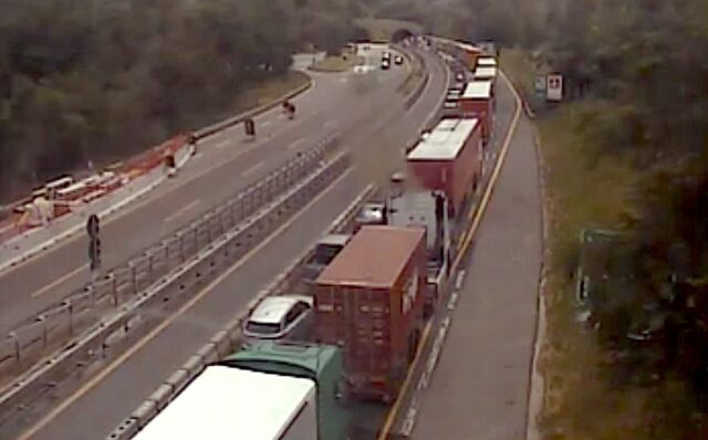 Autostrada A26: chilometri di coda in entrambe le direzioni per un incidente tra Ovada e Masone Autostrada A26: chilometri di coda in entrambe le direzioni per un incidente tra Ovada e Masone
