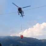 S. Stefano d'Aveto, vasto incendio boschivo: intervento elicottero VVF