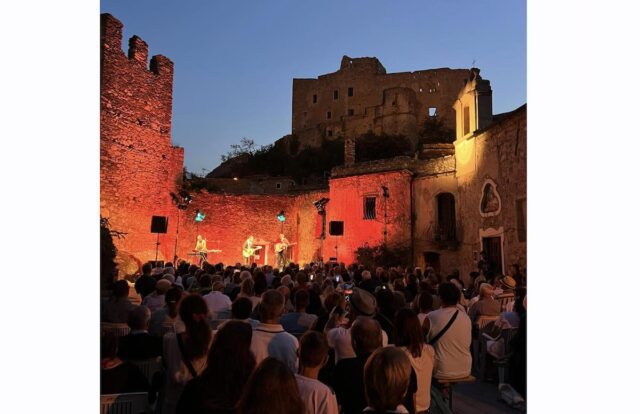 Festivalcontrario 2024: successo straordinario con presenze aumentate del 40% Festivalcontrario 2024: successo straordinario con presenze aumentate del 40%