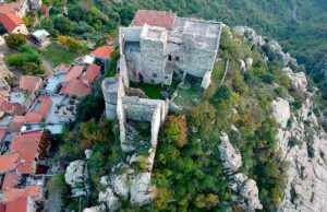 La caccia al tesoro a Castelvecchio di Rocca Barbena La caccia al tesoro a Castelvecchio di Rocca Barbena