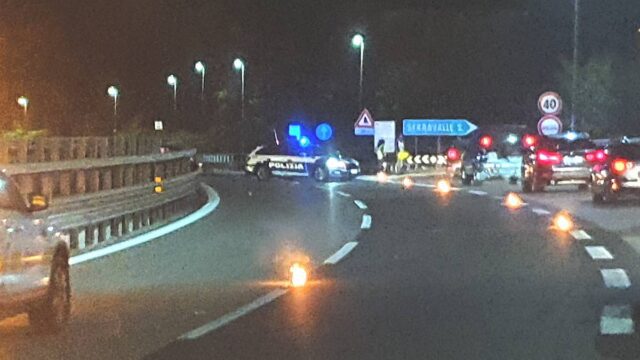 Incidente tra 2 furgoni sulla A7, uscita obbligatoria in direzione sud a Serravalle Incidente tra 2 furgoni sulla A7, uscita obbligatoria in direzione sud a Serravalle