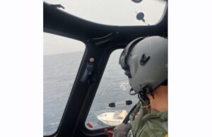 Evacuazione da una barca con l’elicottero Nemo della Guardia Costiera Evacuazione da una barca con l’elicottero Nemo della Guardia Costiera