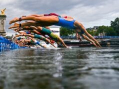 Bassetti: stop allenamenti nella Senna. Becchi: non tuffatevi possono dirlo solo i non vaccinati