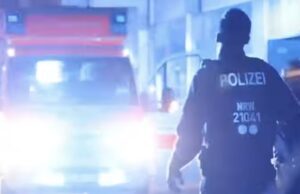 Germania, armato di coltello colpisce e scappa: morti e feriti Germania, armato di coltello colpisce e scappa: morti e feriti