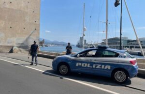 Paura a Savona: sedicenne senza biglietto minaccia controllori con coltello Paura a Savona: sedicenne senza biglietto minaccia controllori con coltello