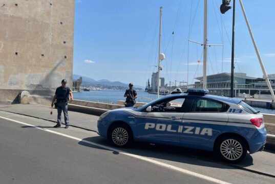 Paura a Savona: sedicenne senza biglietto minaccia controllori con coltello Paura a Savona: sedicenne senza biglietto minaccia controllori con coltello