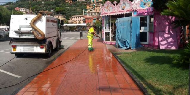 Recco, pulizia strade meccanizzata: sospesa per la Sagra del Fuoco Recco, pulizia strade meccanizzata: sospesa per la Sagra del Fuoco