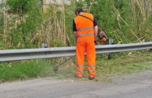 Recco, interventi di sfalcio lungo le strade carrabili cittadine Recco, interventi di sfalcio lungo le strade carrabili cittadine.