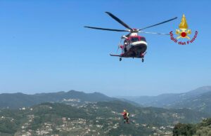 Castelnuovo Magra, malore per un ciclista sull’Aurelia: l’intervento dell’elicottero Castelnuovo Magra, malore per un ciclista sull’Aurelia: l’intervento dell’elicottero