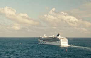 Crociere: metà navi già elettrificate, solo il 3% dei porti è pronto Crociere: metà navi già elettrificate, solo il 3% dei porti è pronto