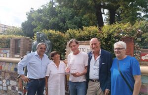 Alassio, Nicola Berti ha firmato la piastrella del Muretto a lui dedicata Nicola Berti ha firmato ad Alassio la piastrella del Muretto a lui dedicata