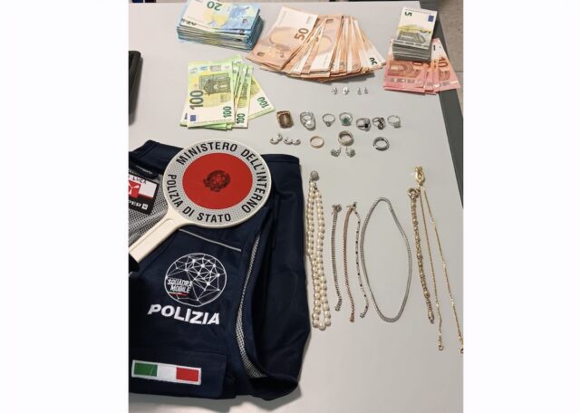 bottino sequestrato da polizia