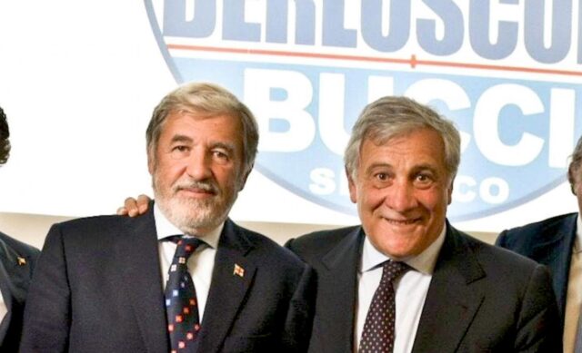 Tajani a Genova, denuncia Rai: Gomitata dei bodyguard ad un occhio a nostro operatore Tajani a Genova, denuncia Rai: Gomitata dei bodyguard ad un occhio a nostro operatore