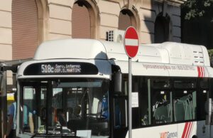 Prima provincia per bus elettrici è Genova, dove sono l’8,6% del totale Prima provincia per bus elettrici è Genova, dove sono l’8,6% del totale, in Liguria il 5,4% degli autobus in circolazione è elettrico