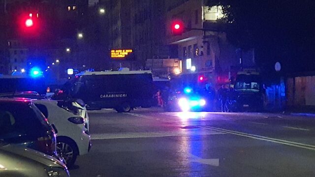 Scontri al derby: al San Martino 15 poliziotti, 11 carabinieri e 3 civili Scontri al derby: al San Martino 15 poliziotti, 11 carabinieri e 3 civili