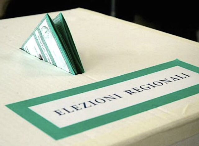 urna elettorale elezioni scheda urna elettorale elezioni scheda