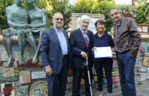 La firma del Maestro Furlani sul celebre Muretto di Alassio