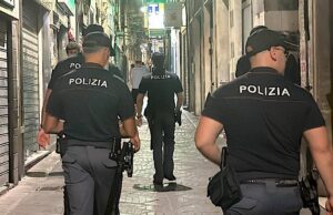 Continuano i controlli anticrimine della Polizia nel Centro storico Continuano i controlli anticrimine della Polizia nel centro storico