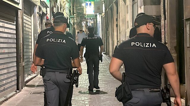 Continuano i controlli anticrimine della Polizia nel centro storico Continuano i controlli anticrimine della Polizia nel centro storico