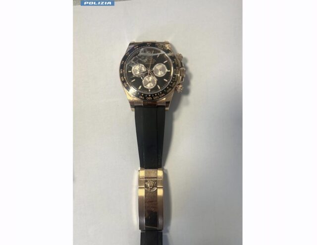 Genova, fermati i presunti autori di una violenta rapina a Forte dei Marmi Genova, fermati i presunti autori di una violenta rapina a Forte dei Marmi