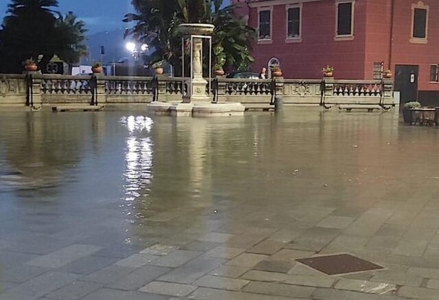 Sestri Levante: bomba d’acqua ieri sera, alcune strade allagate Sestri Levante: bomba d’acqua ieri sera, alcune strade allagate