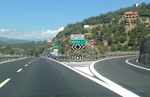 Maltempo in Liguria: frana dopo Imperia Est, riaperto il tratto: rallentamenti Maltempo in Liguria: frana dopo Imperia Est, riaperto il tratto: rallentamenti