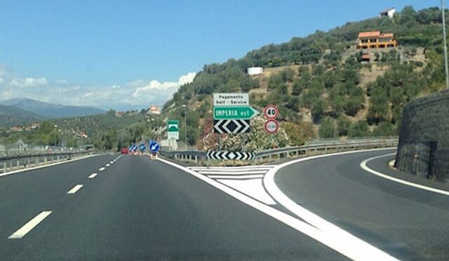 Maltempo in Liguria: frana dopo Imperia Est, riaperto il tratto: rallentamenti Maltempo in Liguria: frana dopo Imperia Est, riaperto il tratto: rallentamenti