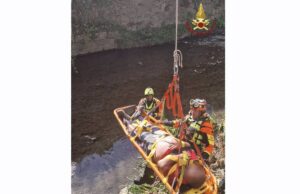 Soccorso VVF Spezia per uomo caduto nel canale Lagora Soccorso VVF Spezia per uomo caduto nel canale Lagora